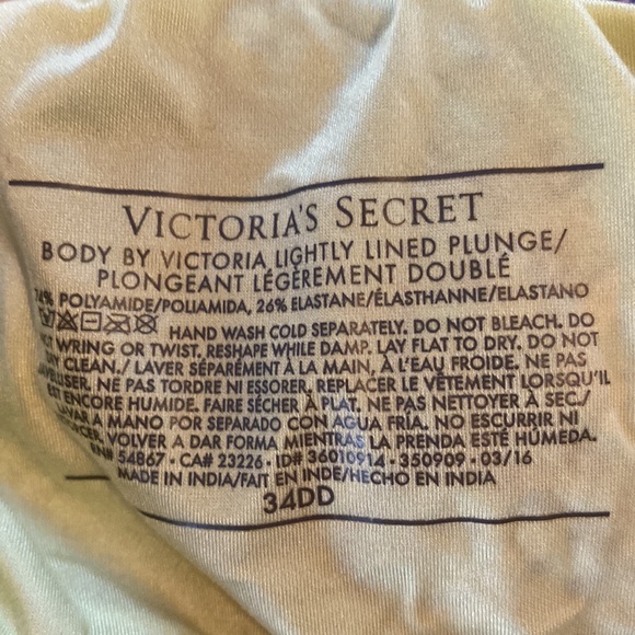 Victoria’s Secret 34dd lightly lined plunge wireless bra - Picture 4 of 4